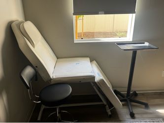 Tattoo chair