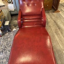 Vintage Retro Red Chaise Lounge