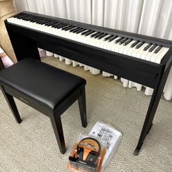 Roland FP 10 Digital Piano Bundle