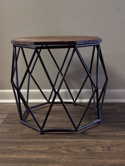 2 Side Tables