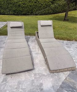 Pool lounge chairs