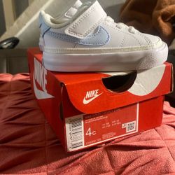  Nike  Shoes
