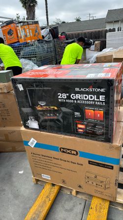 Blackstone 2-Burner Propane Outdoor Griddle with Hood in Black