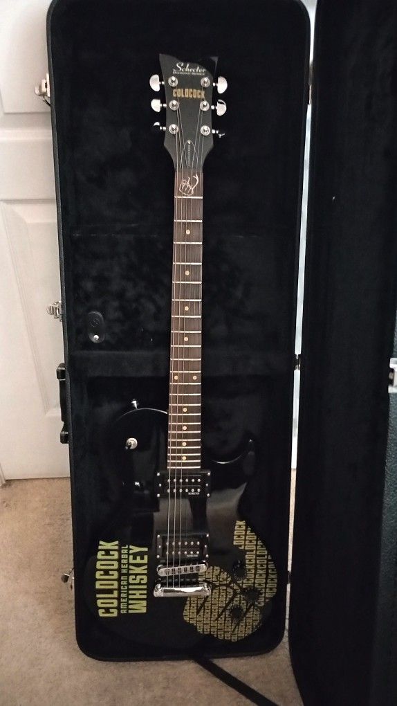 Schecter Diamond Series Coldcock Rare Find 2014 Mint Condition & Roadrunner Hardcase