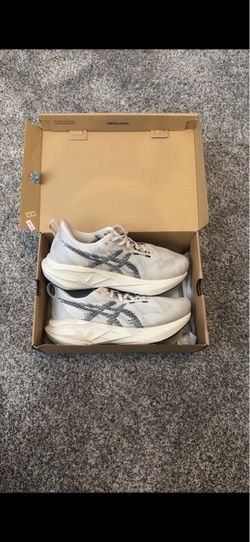 $120 ASICS Men Size 8