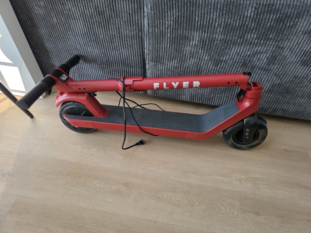 Radio Flyer S533 Electric Scooter