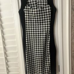 FITTED BLK/ White. Dress Small