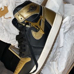 Jordan 1 Gold