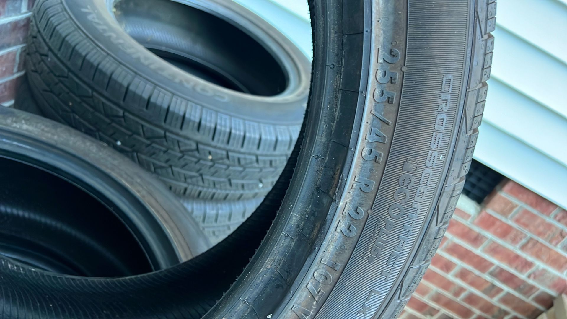 4 255/45/22 Continental Tires 9/32nd.