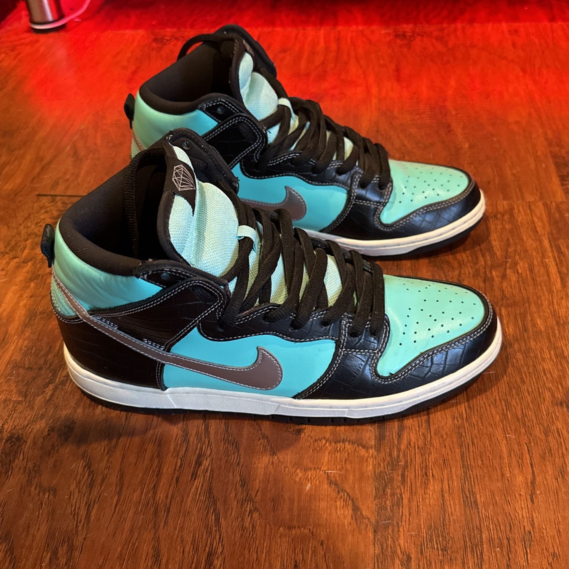 Selling Nike SB Tiffany High