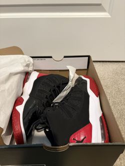 Jordan max aura Boys size 4.5y