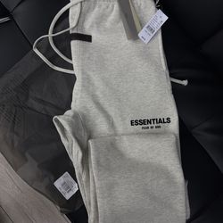 Essential uncuffed sweats size s