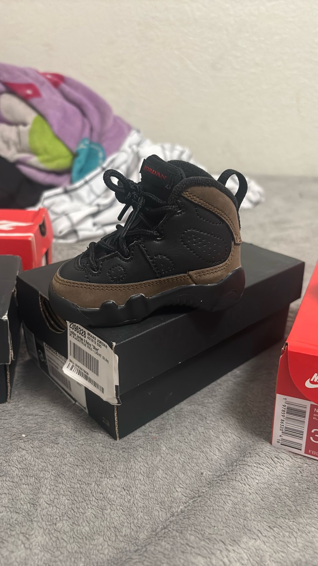 Toddler Jordan 9 Retro “ Olive” Size 3c