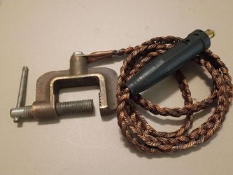 Ground connector with clamp / connector a tierra con mordaza
