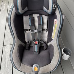 Chicco Car seat—with infant insert and manual
