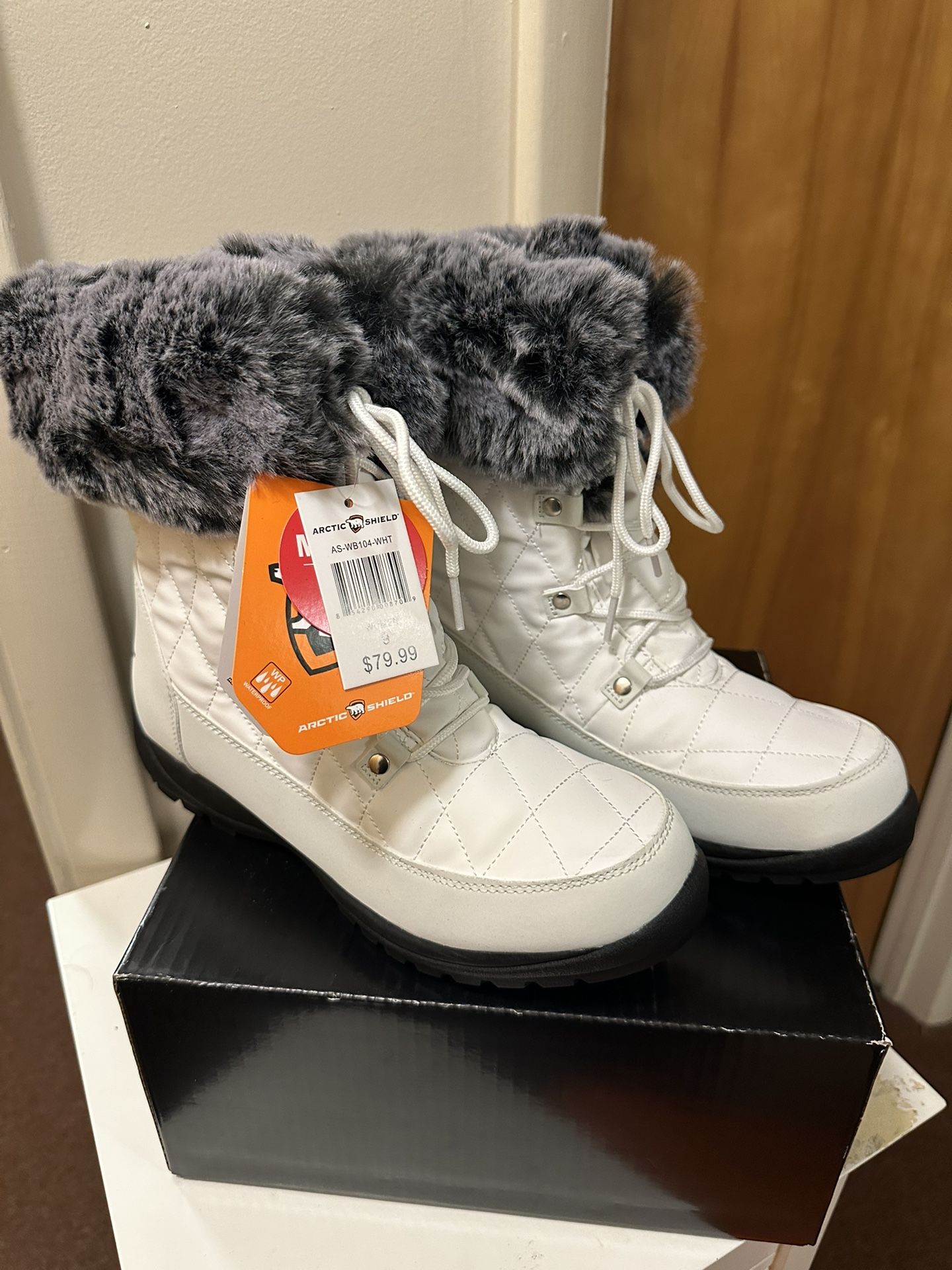 Women’s Snow Boots (9) —- (New with Tags!)