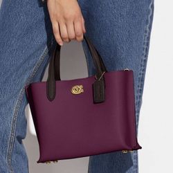 NWT Coach Willow Tote 24