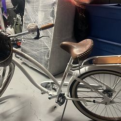 Almost New Custom Electra Bicycle With Real Leather Seats 