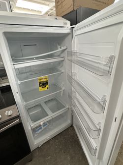 Ge upright freezer 17.3 cubic