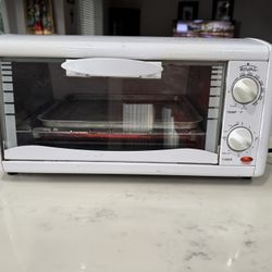 Toaster Oven with Broil Function 