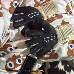 Goalie gloves