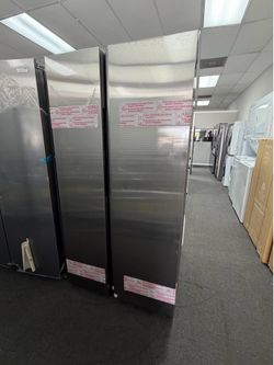 Refrigerator side by side