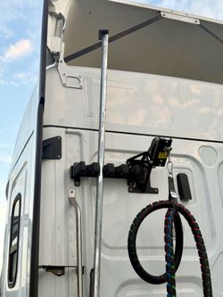 TRAILER LOAD LOCK