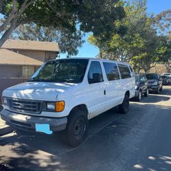 2007 Ford E350 Super Duty Passenger XLT Extended Van 3D