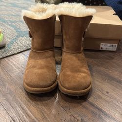 UGGS Bailey Button Chestnut 