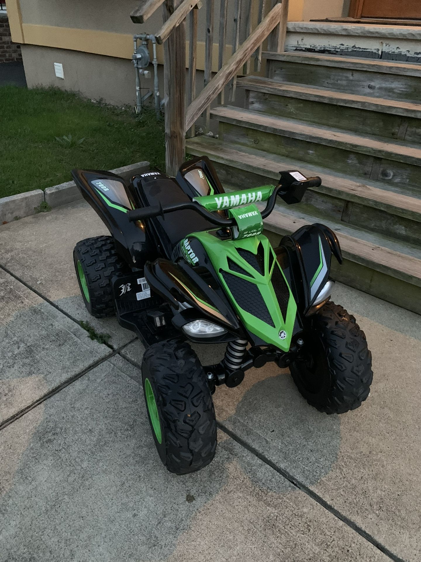 The Yamaha Raptor ATV 12-Volt Battery-Powered Ride-