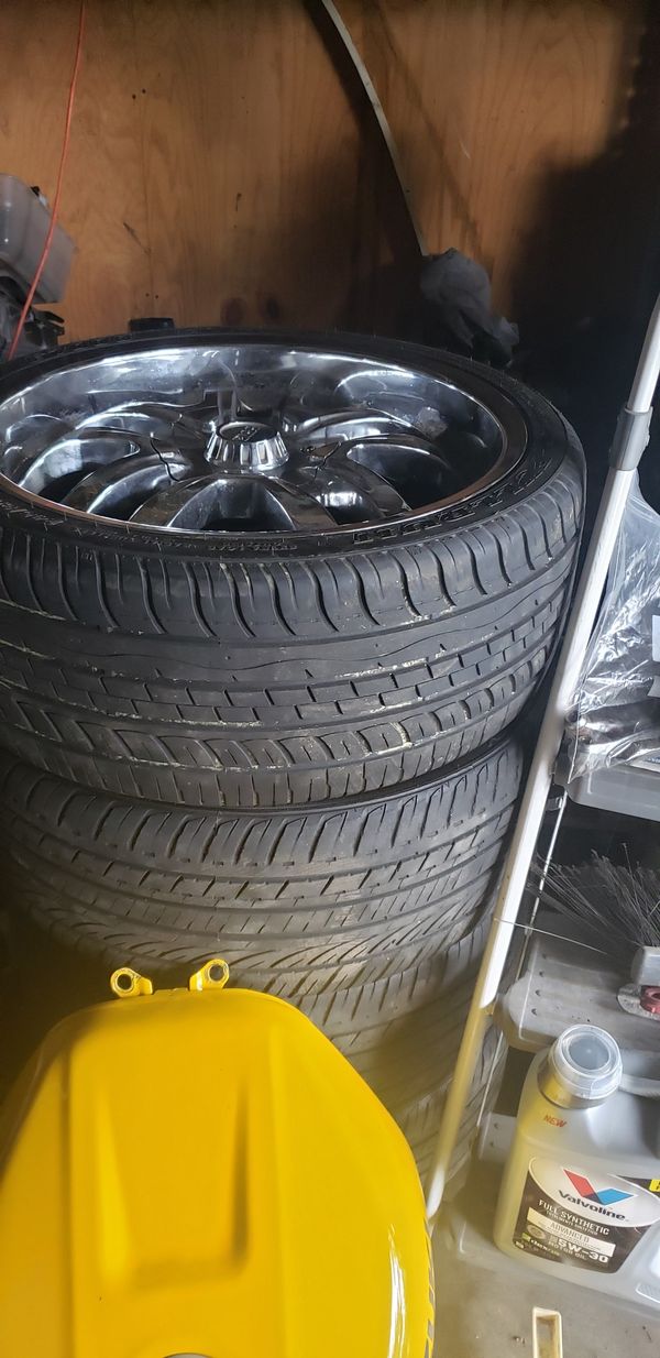 20th inch 6 lug rims off of a Chevy One Room needs to be fixed it has a