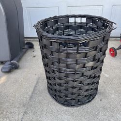 Round Kubu Wicker Laundry Hamper