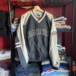 Vintage Raiders Windbreaker⚫️🔥 size Medium in Men for $40‼️‼️