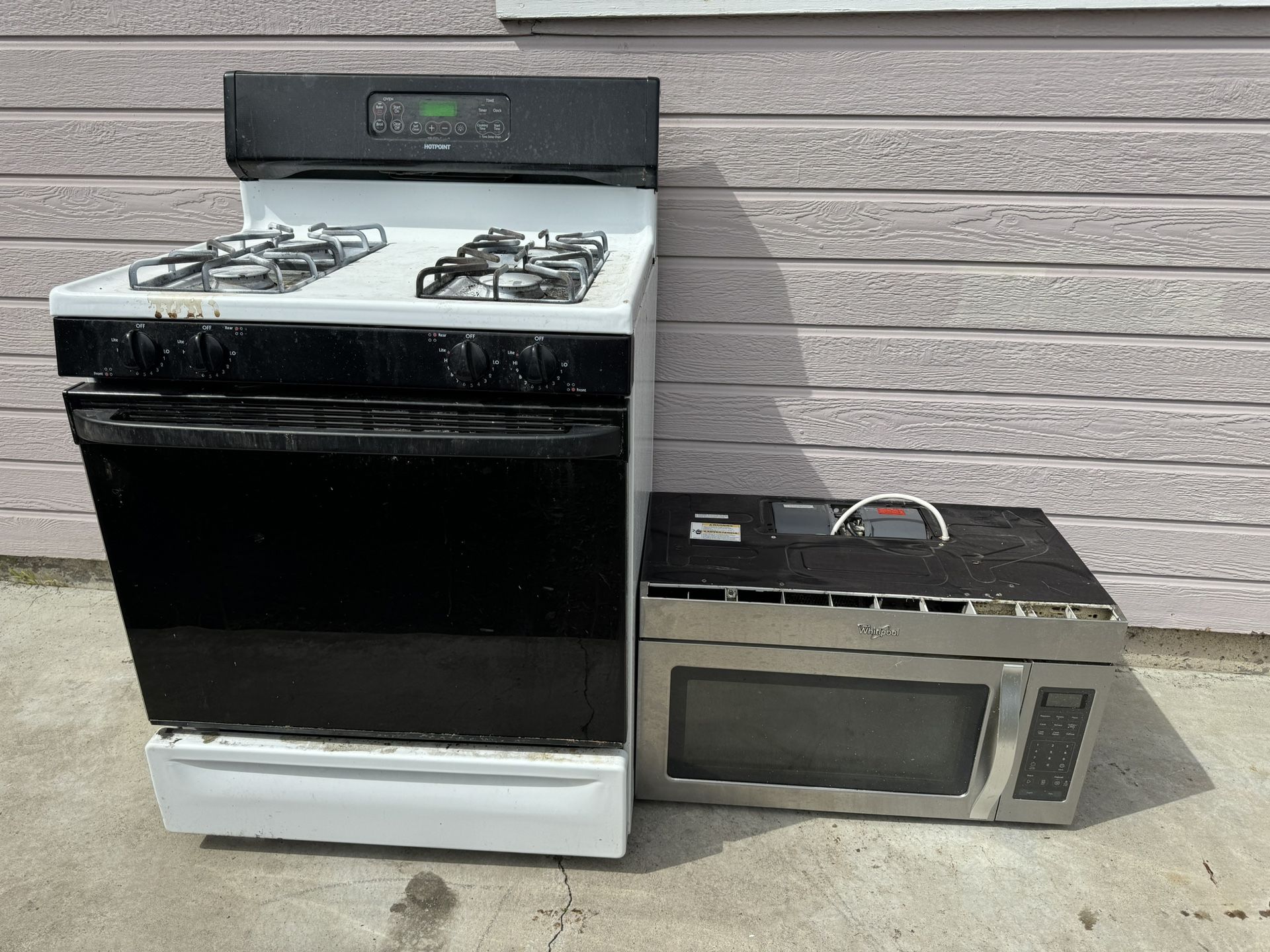 FREE!!! Gas Stove And Whirlpool Under The Cabinet Microwave In Working Condition (Dirty)