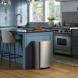 New in box Kohler 47L Step Trash Can. Sells at costco for $99 plus tax