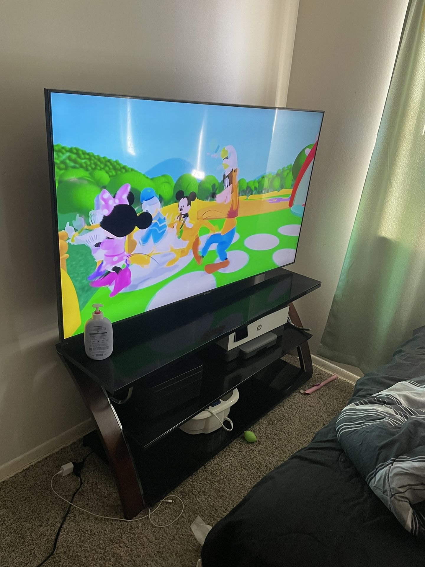 Samsung - 60” Class DU7200 Series Crystal UHD 4K Smart Tizen TV
