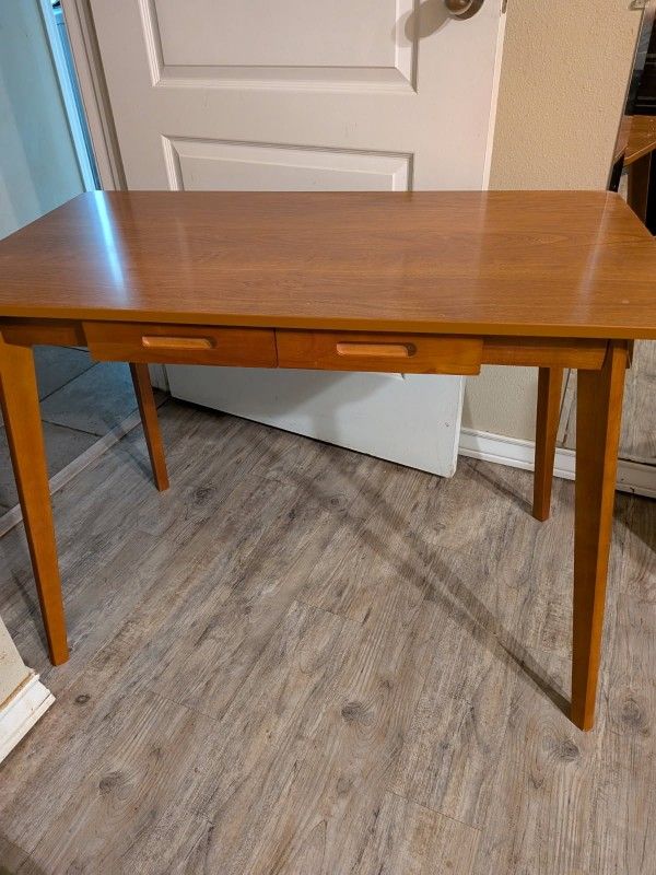 Computer desk