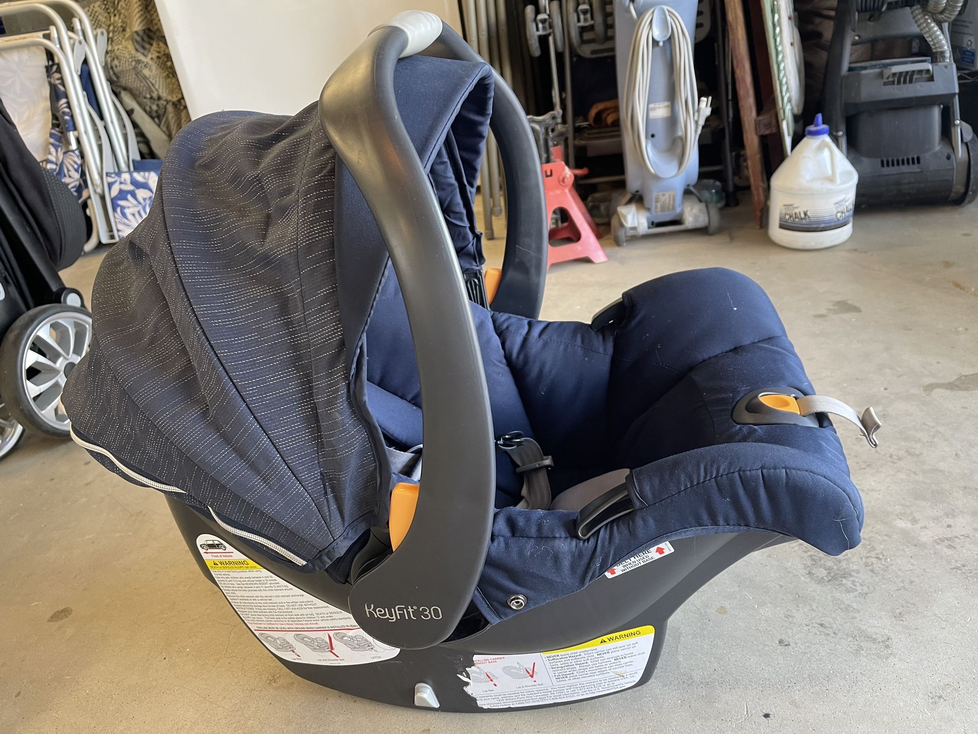 Chicco Infant car Seat + 3 Bases