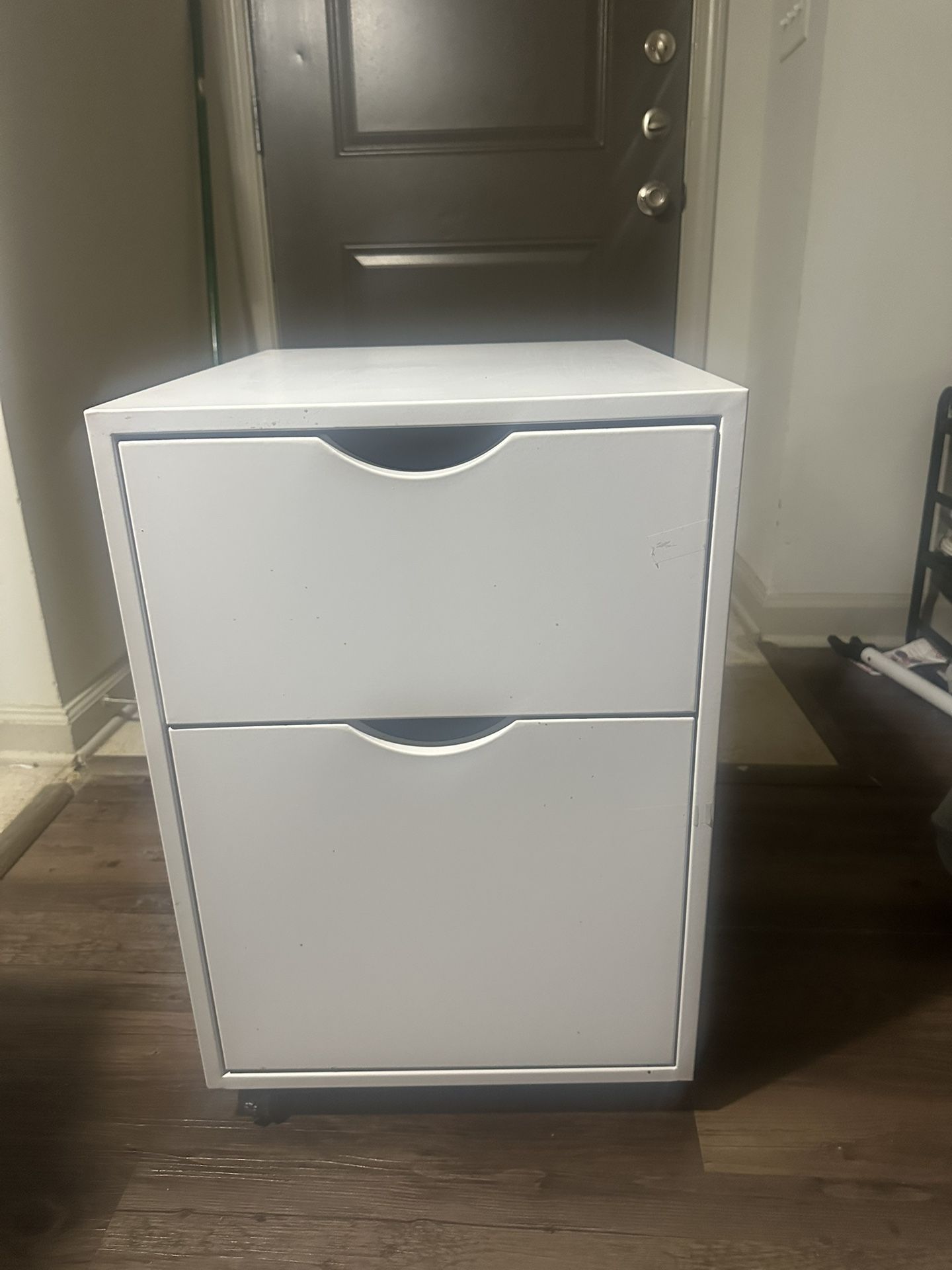 File Cabinet With No Locking Drawer