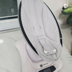 The 4moms® mamaRoo®4 infant seat bounces
