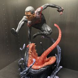 Miles morales premium Format exclusive By sideshow Collectibles (Mint/Complete)