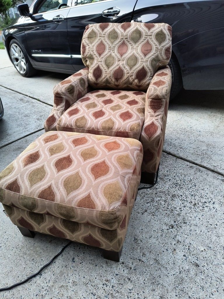 Chair With Ottoman