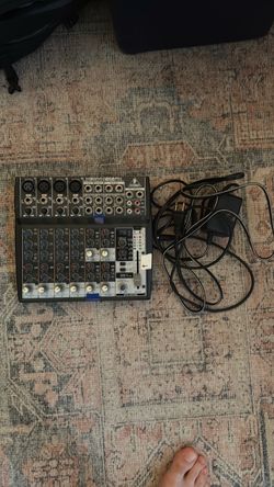 Behringer Xenyx 1202 FX Mixer