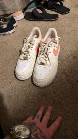 Woman’s ‘Nike 9.5 airforce 1