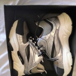 BULK LOT - 7 pairs of assorted men/women shoes