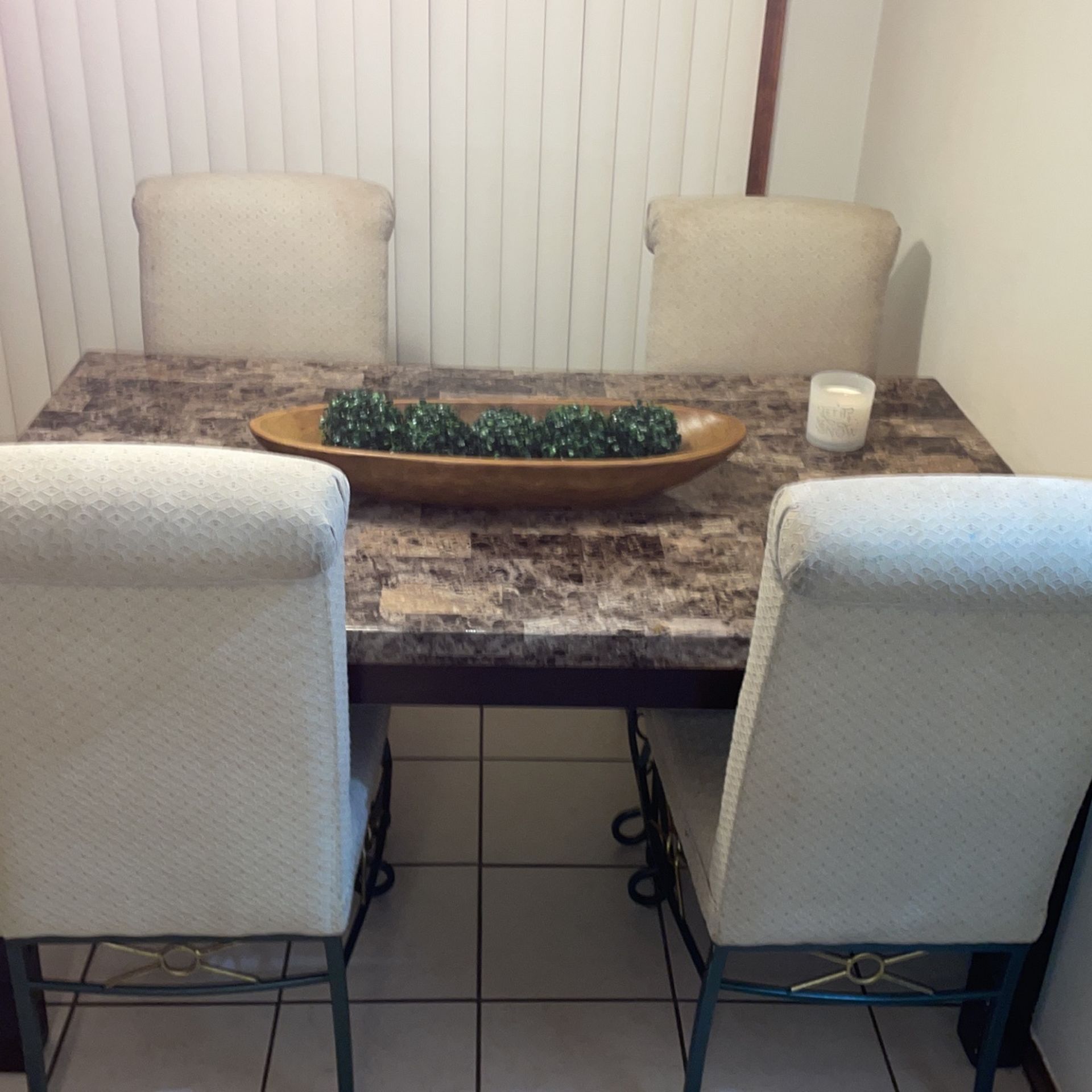 Table / Kitchen Table / Dining Table ..Gardner White