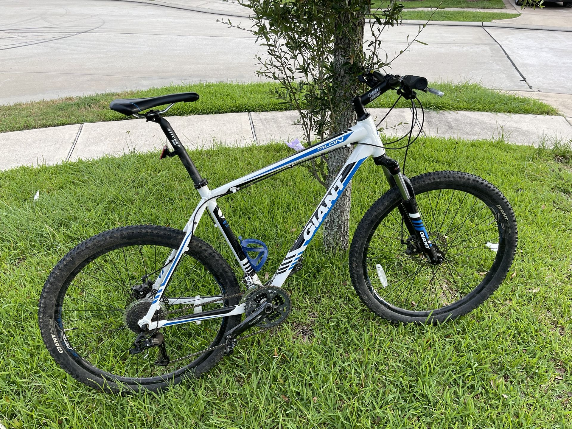 Giant Talon Mountain bike 27.5” $500