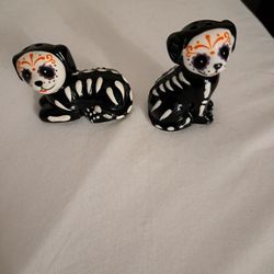 2 Small Dogs Salt And Pepper Shakers