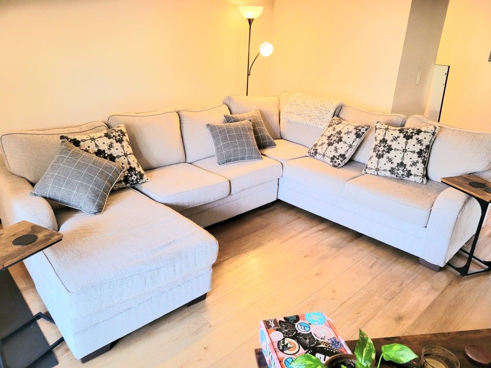 Raymour & Flanigan Sofa U Shaped Grey