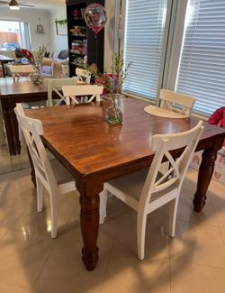 Dining Room Table + 5 chairs